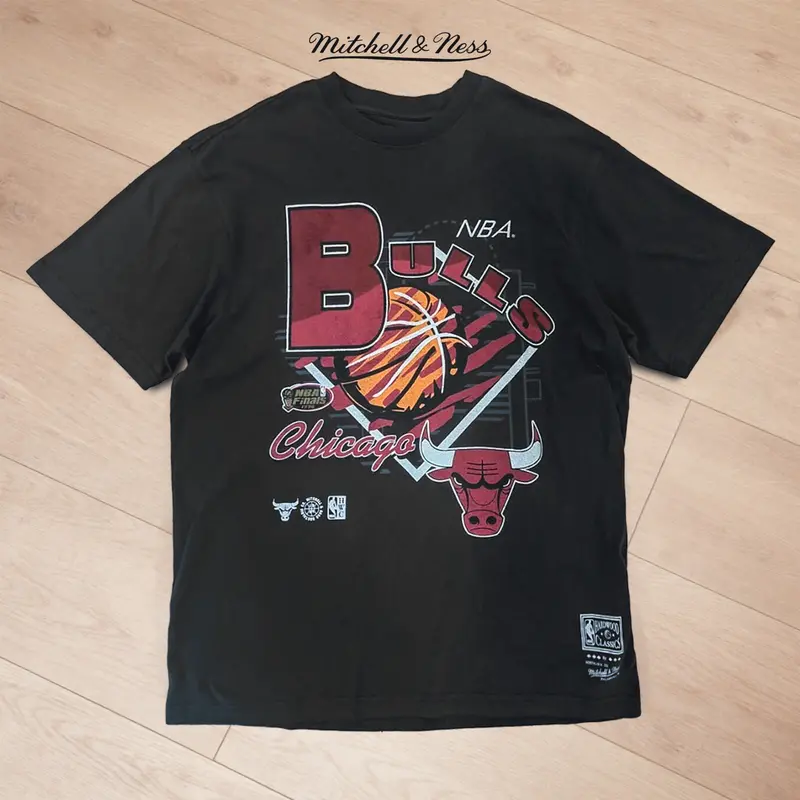 Chicago Bulls Brush-Off Graphic T-Shirt By Mitchell & Ness 1